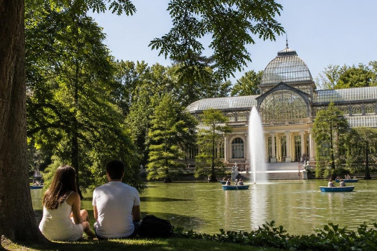 Afternoon: El Retiro Park and the Crystal Palace