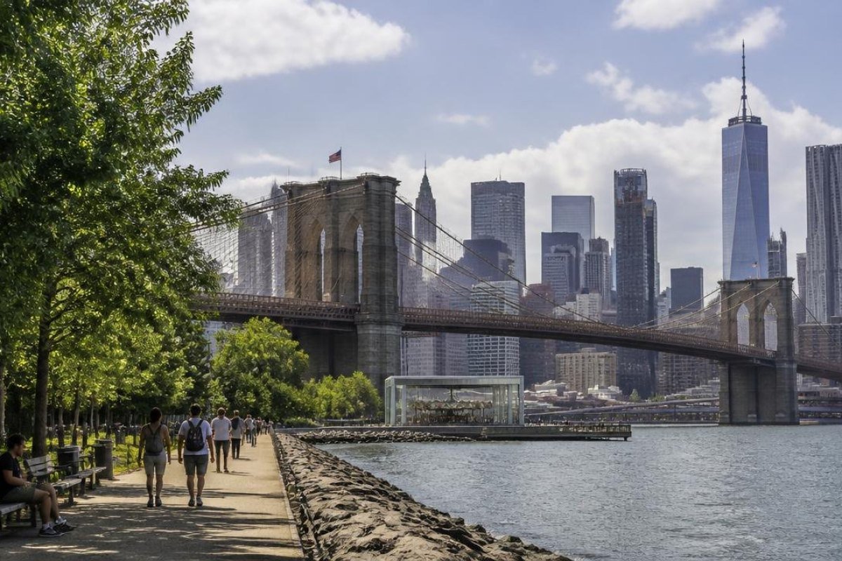 DUMBO and Brooklyn Heights: Waterfront Views and Historic Streets